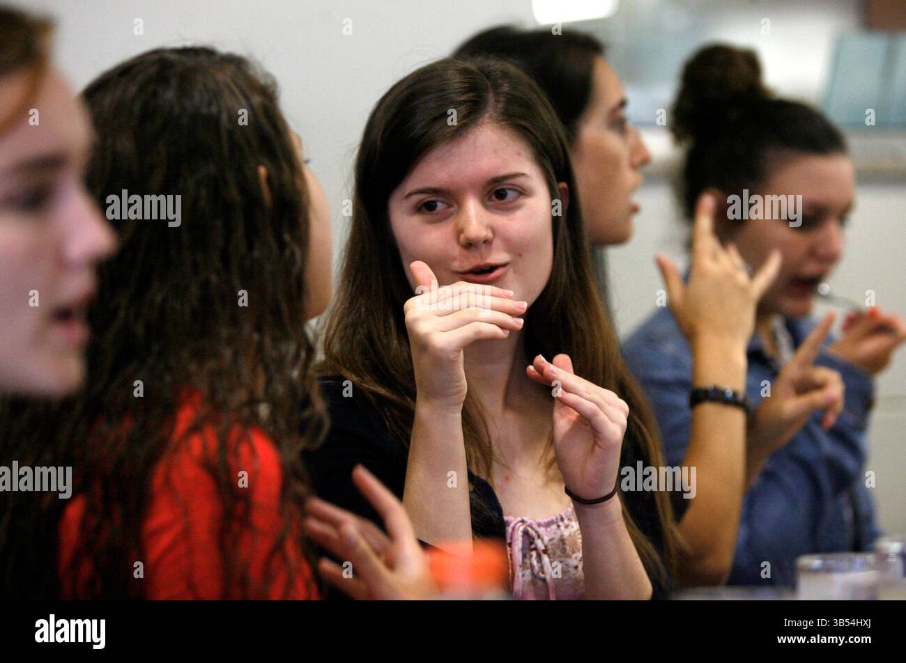 Teen using american sign language hi-res stock photography and images ...