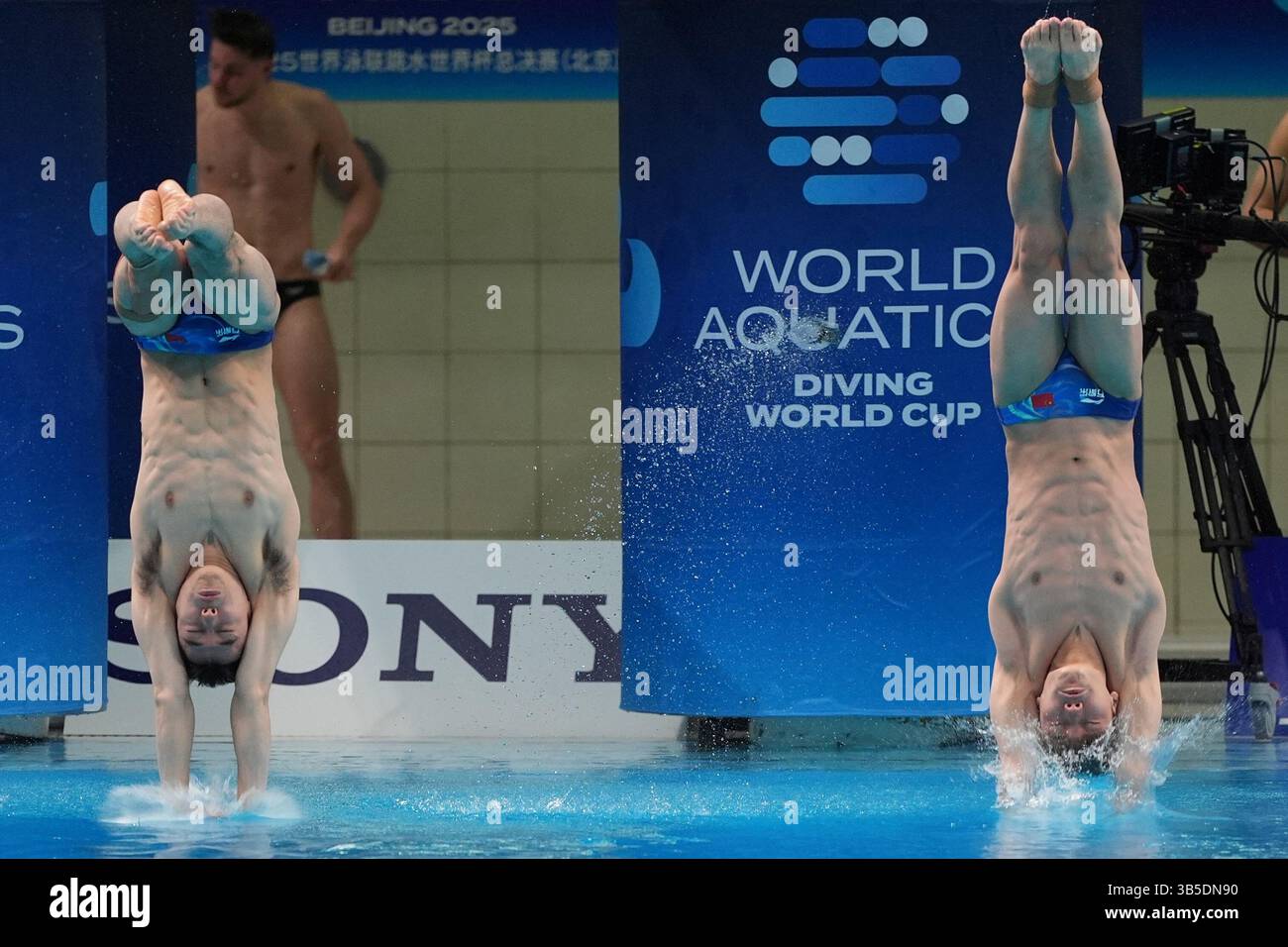 China's Hu Yukang and Zheng Jiuyuan compete in the Men's Synchronized ...