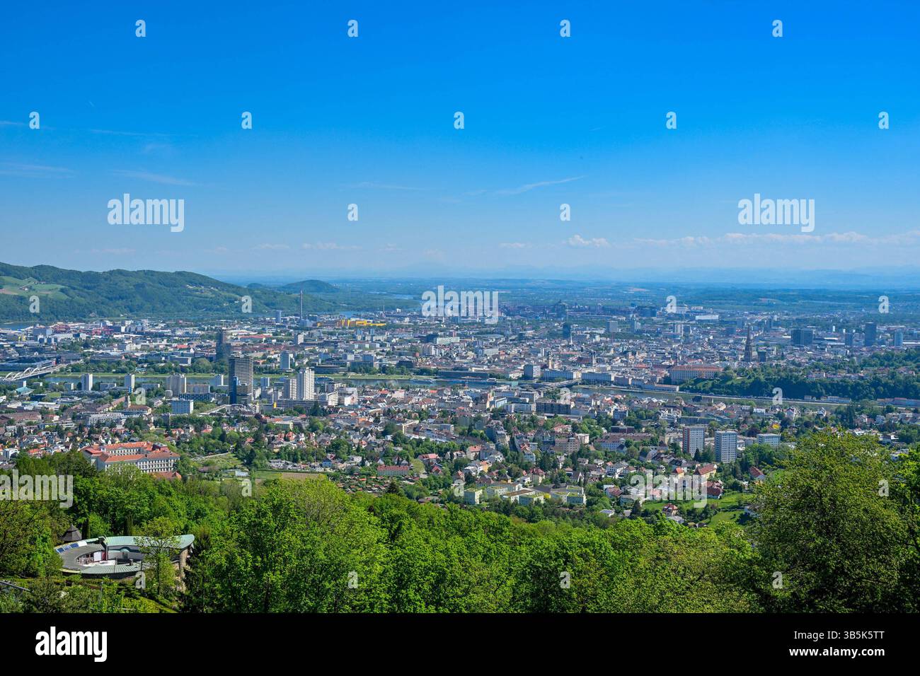 Linz Innerstadt Linz, Uebersicht, Stadt, Zentrum 02.05.2025, LINZ, AUT, A380, im Bild ...
