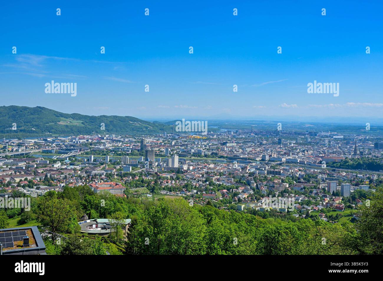 Linz Innerstadt Linz, Uebersicht, Stadt, Zentrum 02.05.2025, LINZ, AUT, A380, im Bild ...