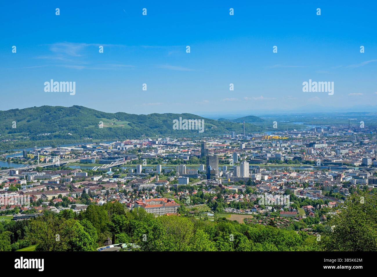 Linz Innerstadt Linz, Uebersicht, Stadt, Zentrum 02.05.2025, LINZ, AUT, A380, im Bild ...