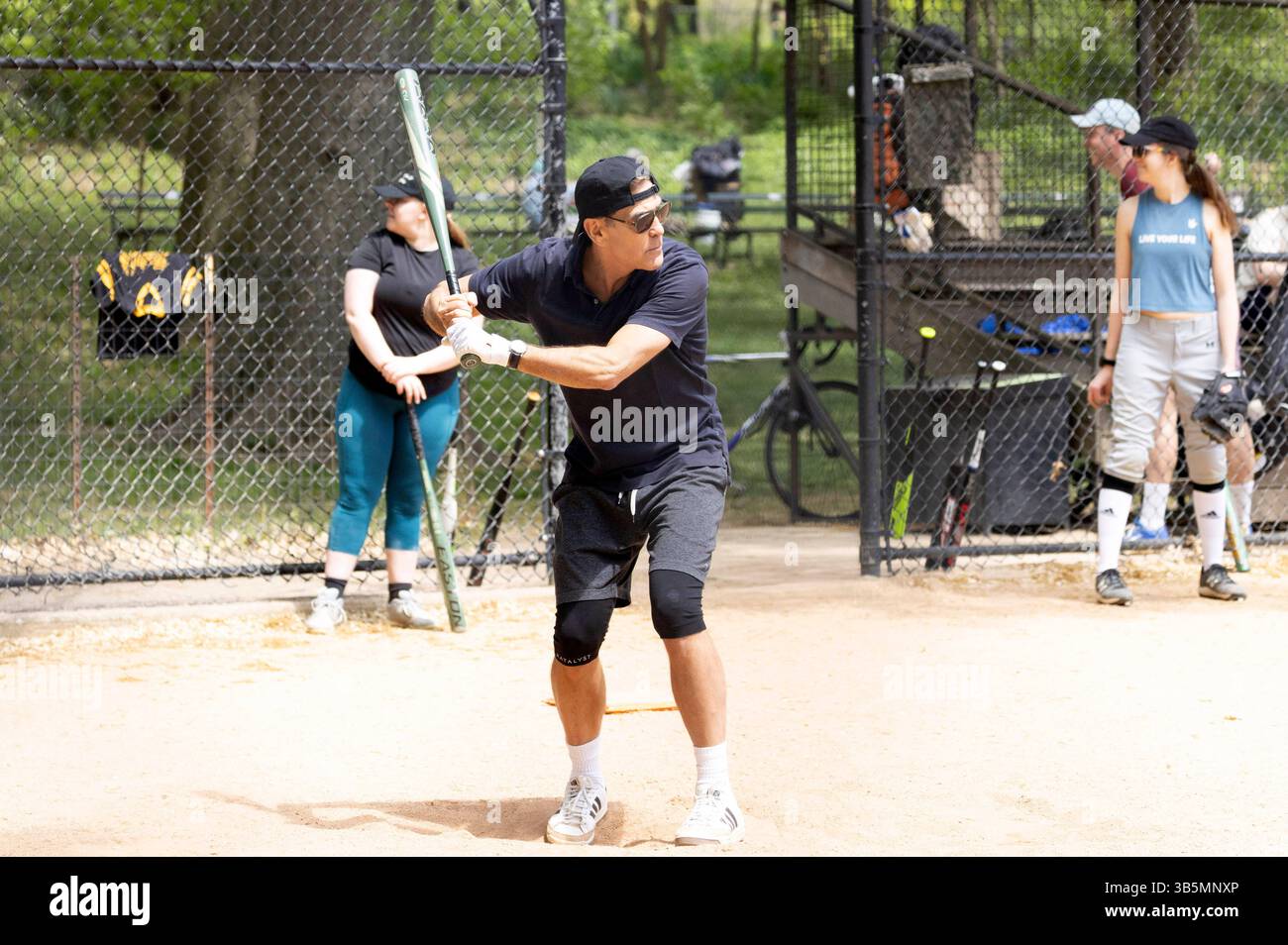 Clooney beim Broadway League Softball Spiel in Central Park. New