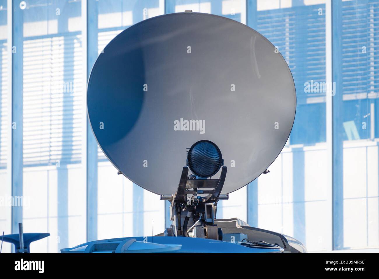 Large satellite communication dish hi-res stock photography and images ...