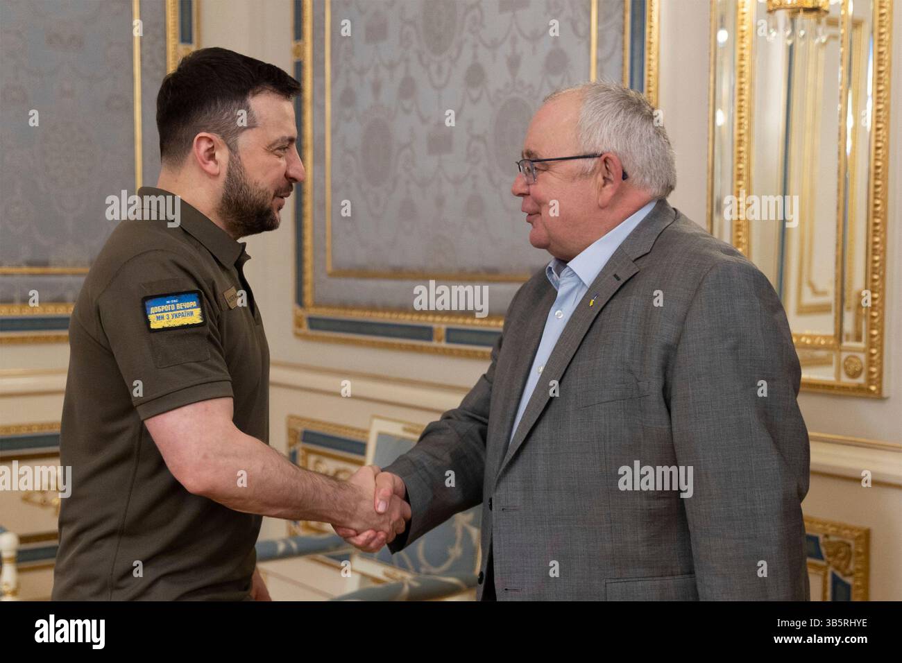 May 20, 2022, Kyiv, Ukraine: Ukrainian President Volodymyr Zelenskyy, left, shakes hands with Sean O Fearghail, Chairperson of the Lower House of the Irish Parliament at the Mariinsky Palace, May 20, 2022 in Kyiv, Ukraine. (Credit Image: © Ukraine Presidency/Ukraine Presi/Planet Pix via ZUMA Press Wire) Stock Photo