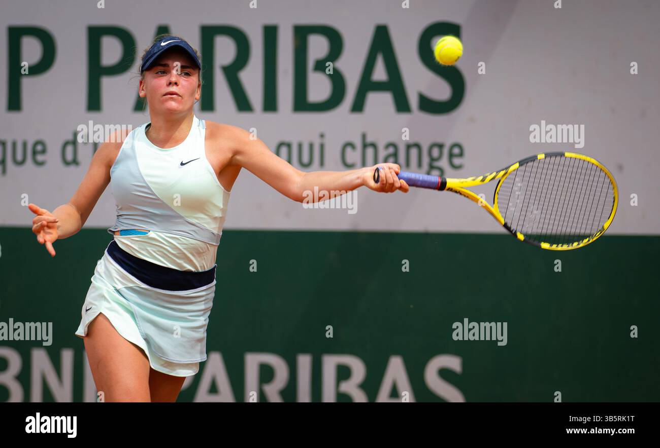 June 3, 2022, PARIS, FRANCE: Sara Bejlek of the Czech Republic in action during the Juniors semi-final of the 2022 Roland Garros Grand Slam tennis tournament (Credit Image: © Rob Prange/AFP7 via ZUMA Press Wire) Stock Photo