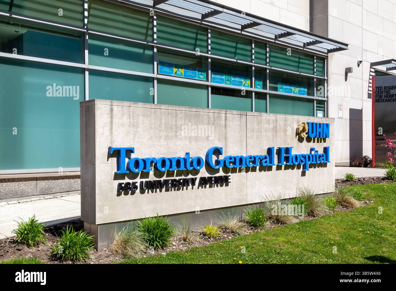 Toronto General Hospital sign, a major teaching hospital in downtown and a part of the University Health Network. Toronto, Canada Stock Photo