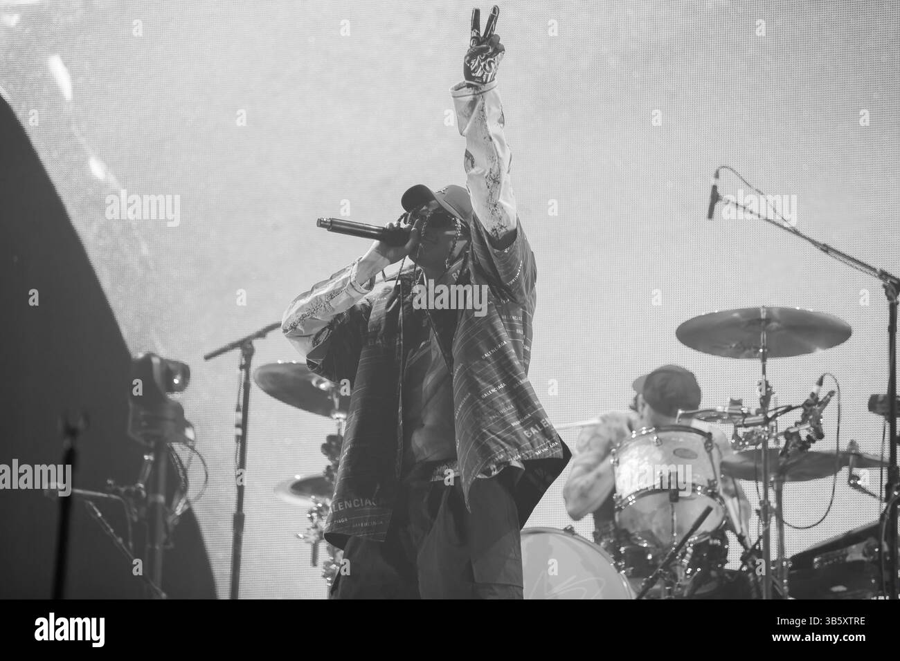 manchester-england-2nd-may-2025-chase-atlantic-playing-co-op-live