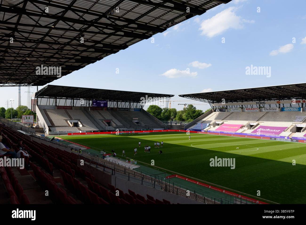 Sgs stand hi-res stock photography and images - Alamy