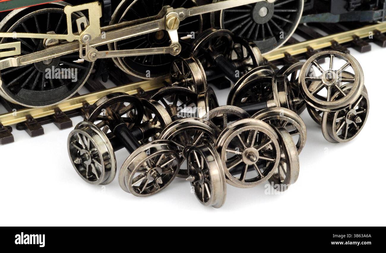Metal spoked model railway wheels with axles in 00 gauge or 1.76 scale ...
