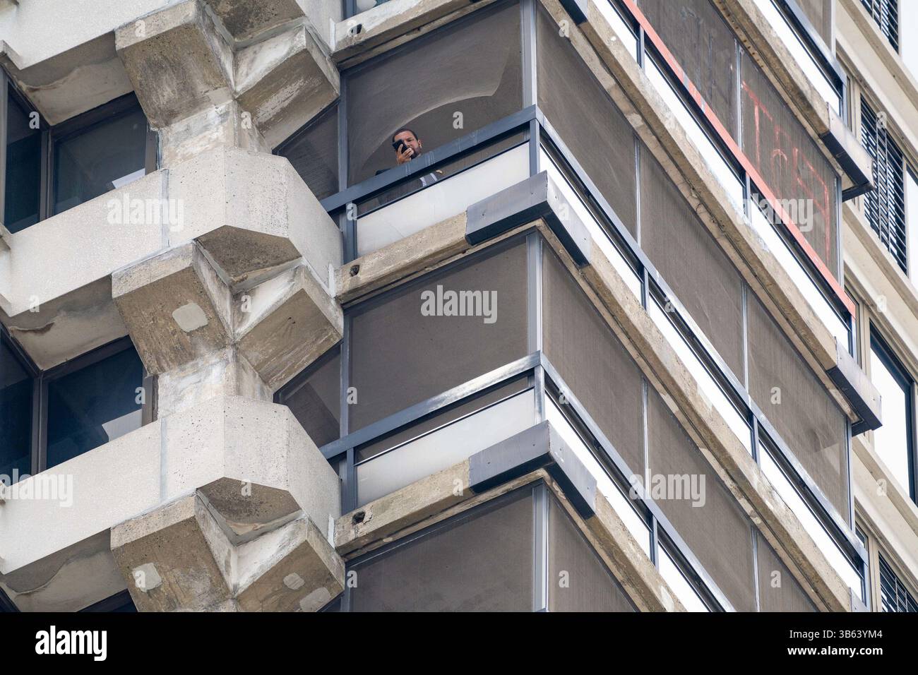 July 2, 2022: A New York Police Department detective takes photos of the balcony through the detached screen a toddler fell through to his death on Saturday, July 2, 2022. (Credit Image: © Theodore Parisienne/New York Daily News/TNS via ZUMA Press Wire) Stock Photo