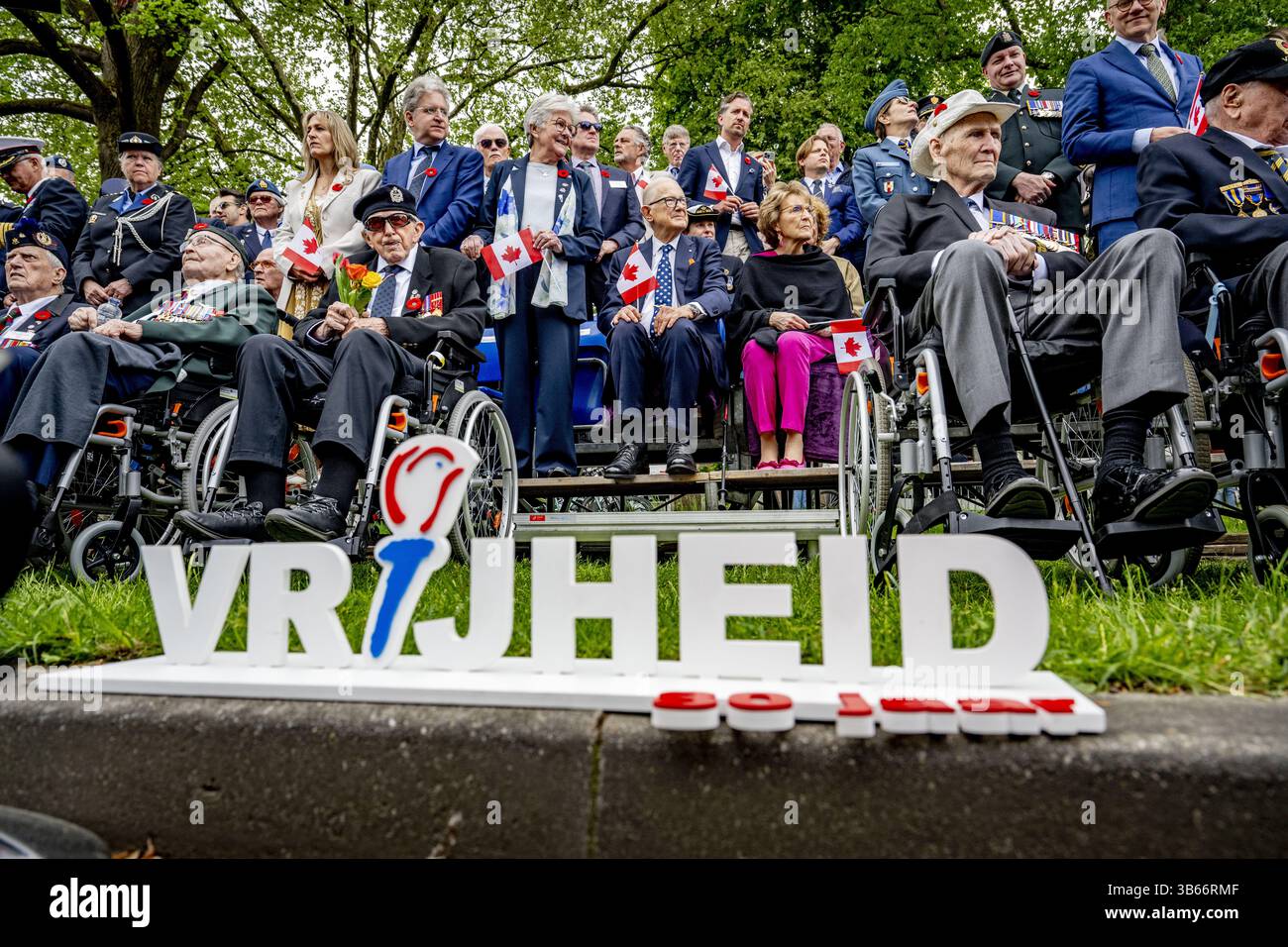 APELDOORN - Princess Margriet and Pieter van Vollenhoven during a street parade with the United Pipers for Peace in memory of war victims. During the street parade, (grand)children of Dutch veterans walked along with relatives of Canadian veterans. ANP ROBIN UTRECHT netherlands out - belgium out Stock Photo