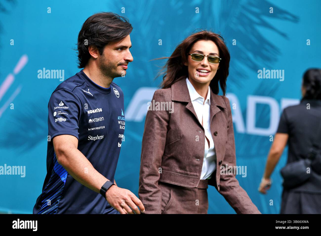 (L to R) Carlos Sainz (ESP) Atlassian Williams Racing with his