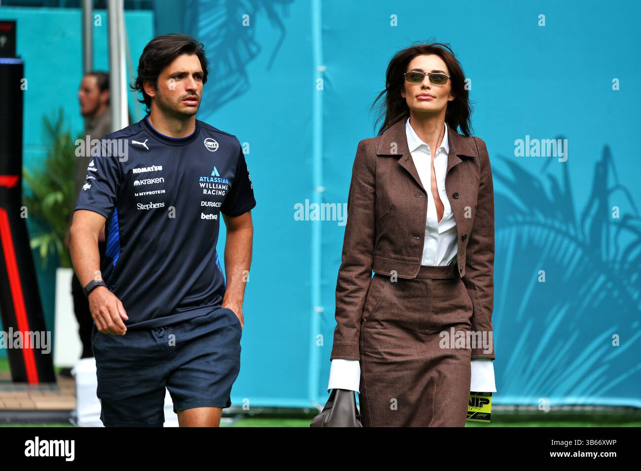 (L to R) Carlos Sainz (ESP) Atlassian Williams Racing with his