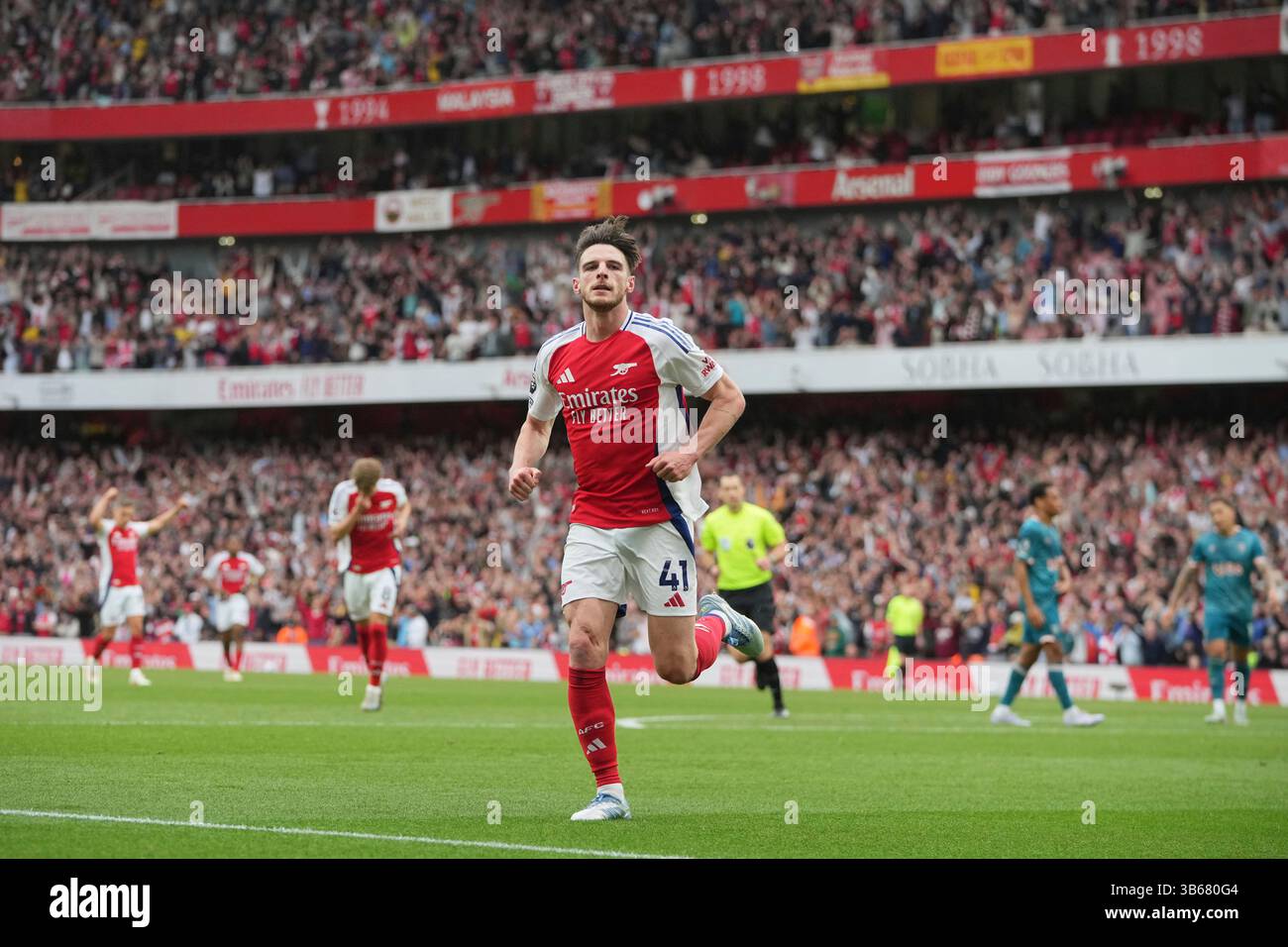 Arsenal s Declan Rice Celebrates After Scoring The Opening Goal During arsenal-s-declan-rice-celebrates-after-scoring-the-opening-goal-during