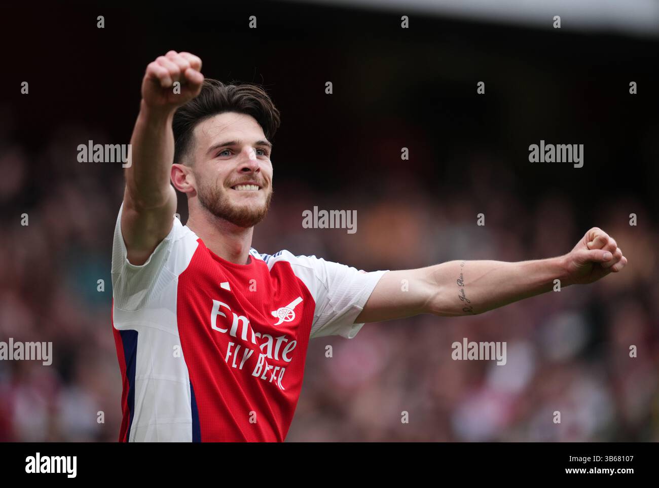 Arsenal's Declan Rice celebrates scoring their side's first goal of the ...