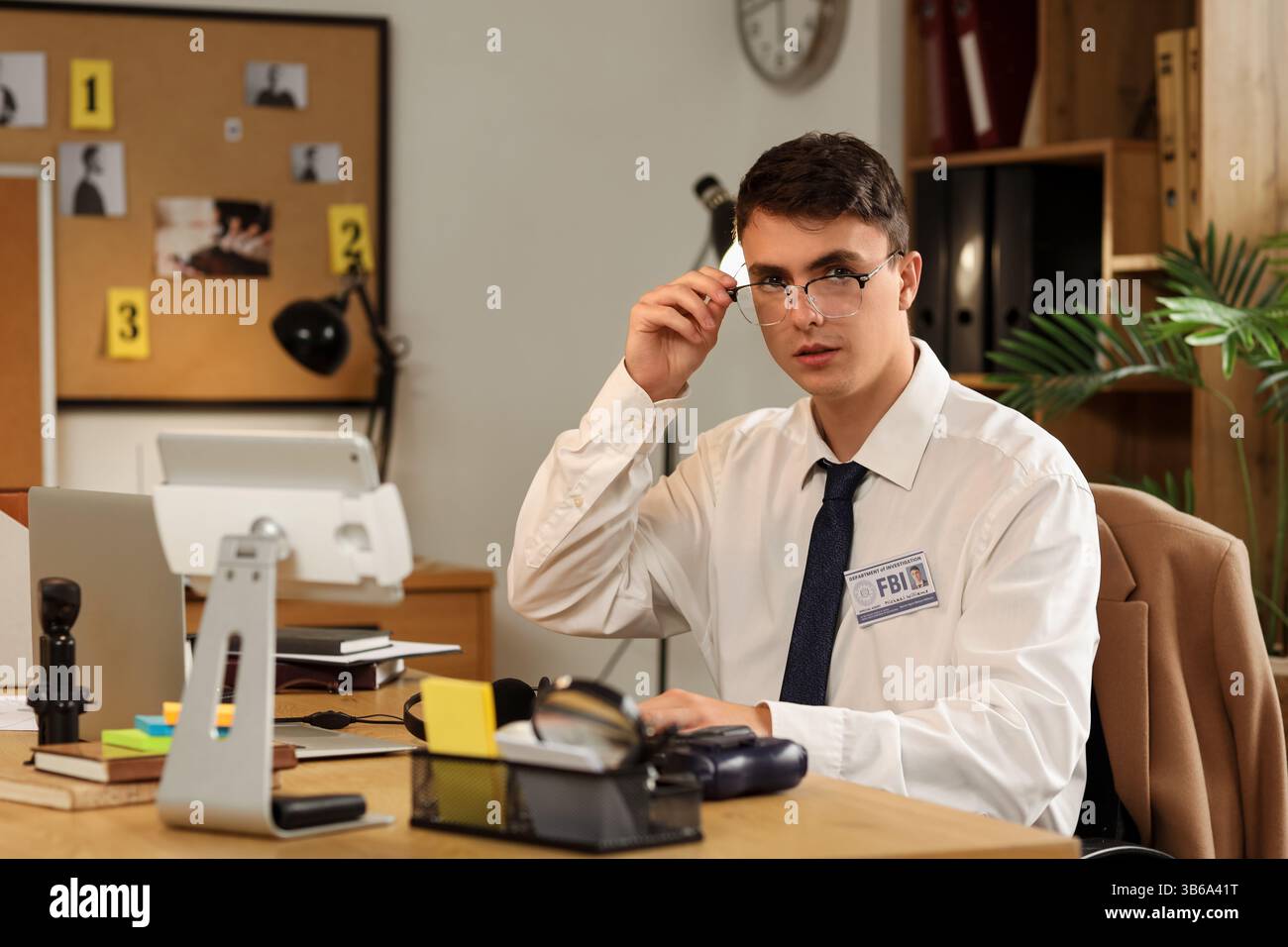 Fbi Interview Table Setting Male FBI agent working at table in office Stock Photo - Alamy
