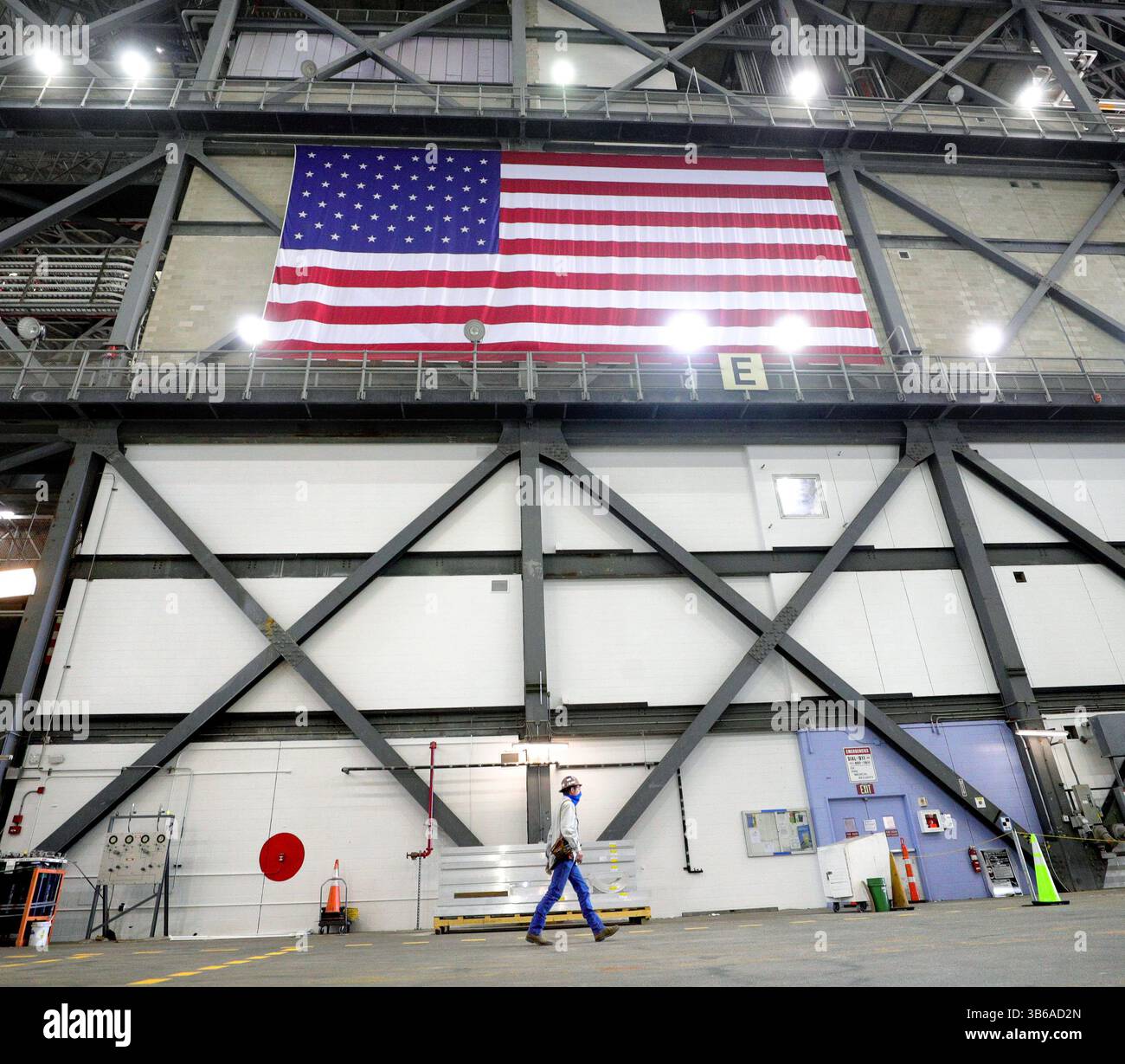 Solid motor assembly building hi-res stock photography and images - Alamy