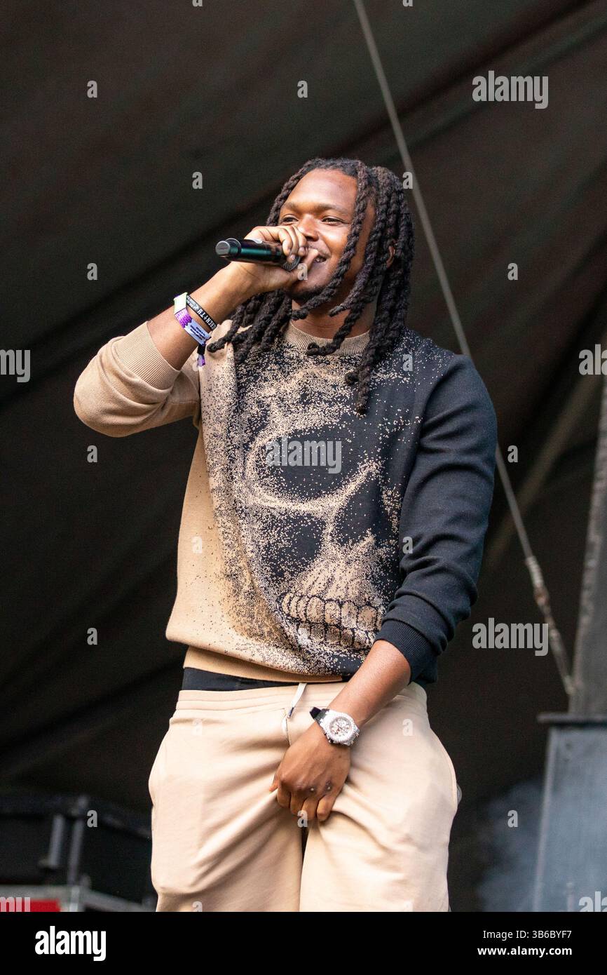 Young nudy concert hi-res stock photography and images - Alamy