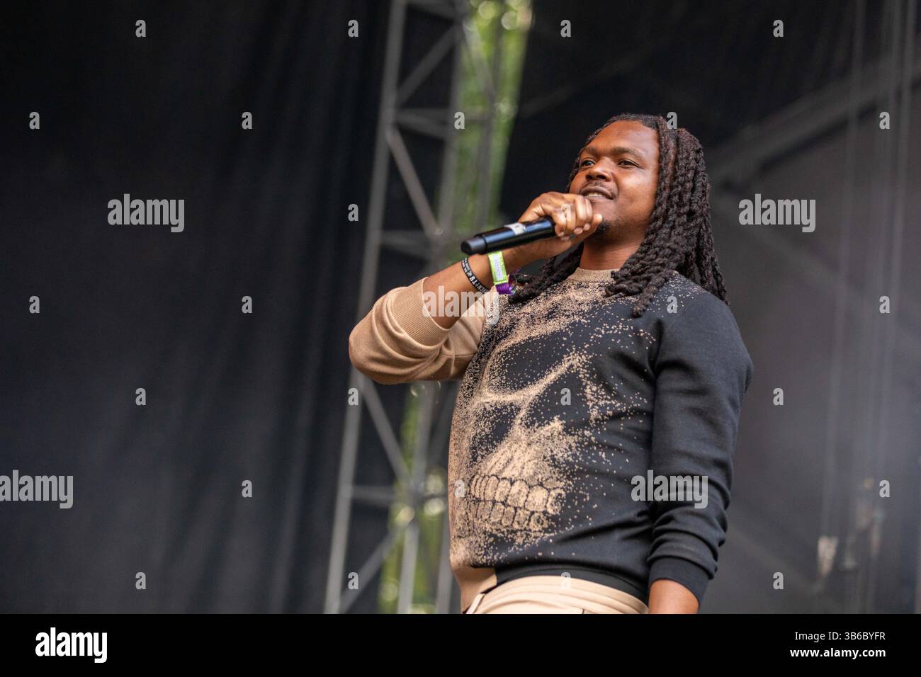 Young nudy music concert hi-res stock photography and images - Alamy