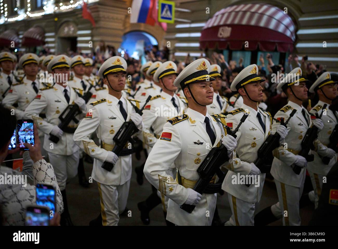 Chinese People's Liberation Army soldiers march past the GUM department ...