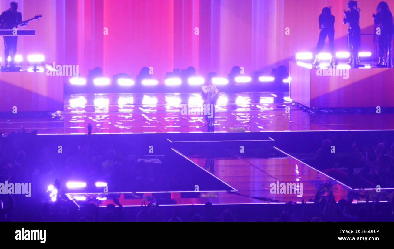 Kylie minogue on stage hi-res stock photography and images - Page 15 - Alamy