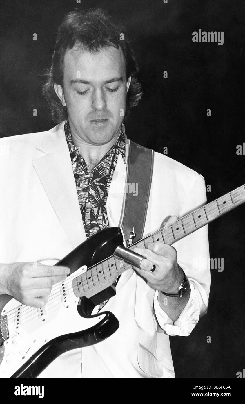 Robbie mcintosh Black and White Stock Photos & Images - Alamy