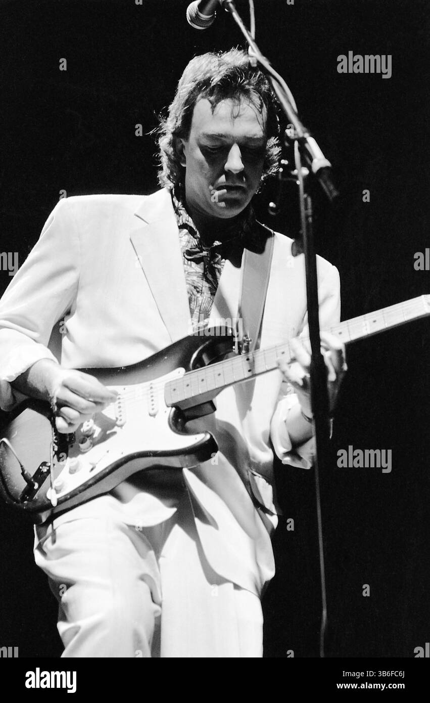 Robbie mcintosh Black and White Stock Photos & Images - Alamy