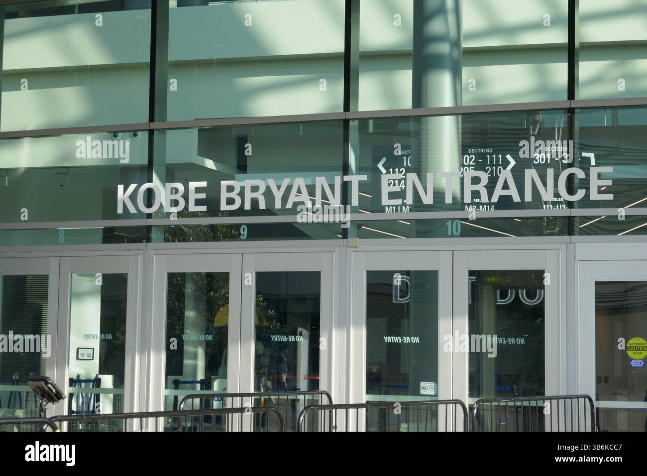 Kobe bryant entrance hi-res stock photography and images - Alamy
