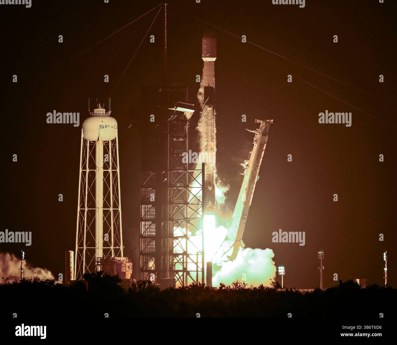 A SpaceX Falcon 9 rocket launches 29 of its Starlink Satellites into ...