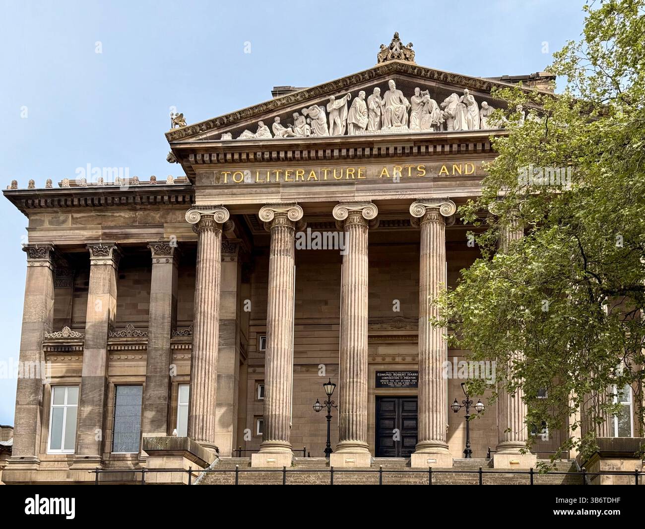 Harris museum and library hi-res stock photography and images - Alamy