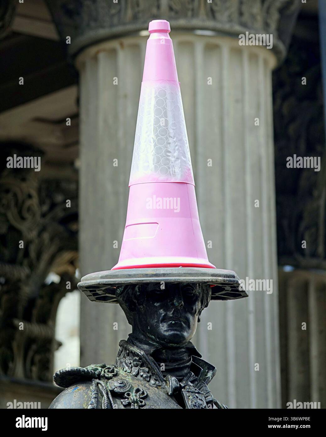 Glasgow, Scotland, UK. 4th May, 2025. Iconic Duke has a pink cone on ...