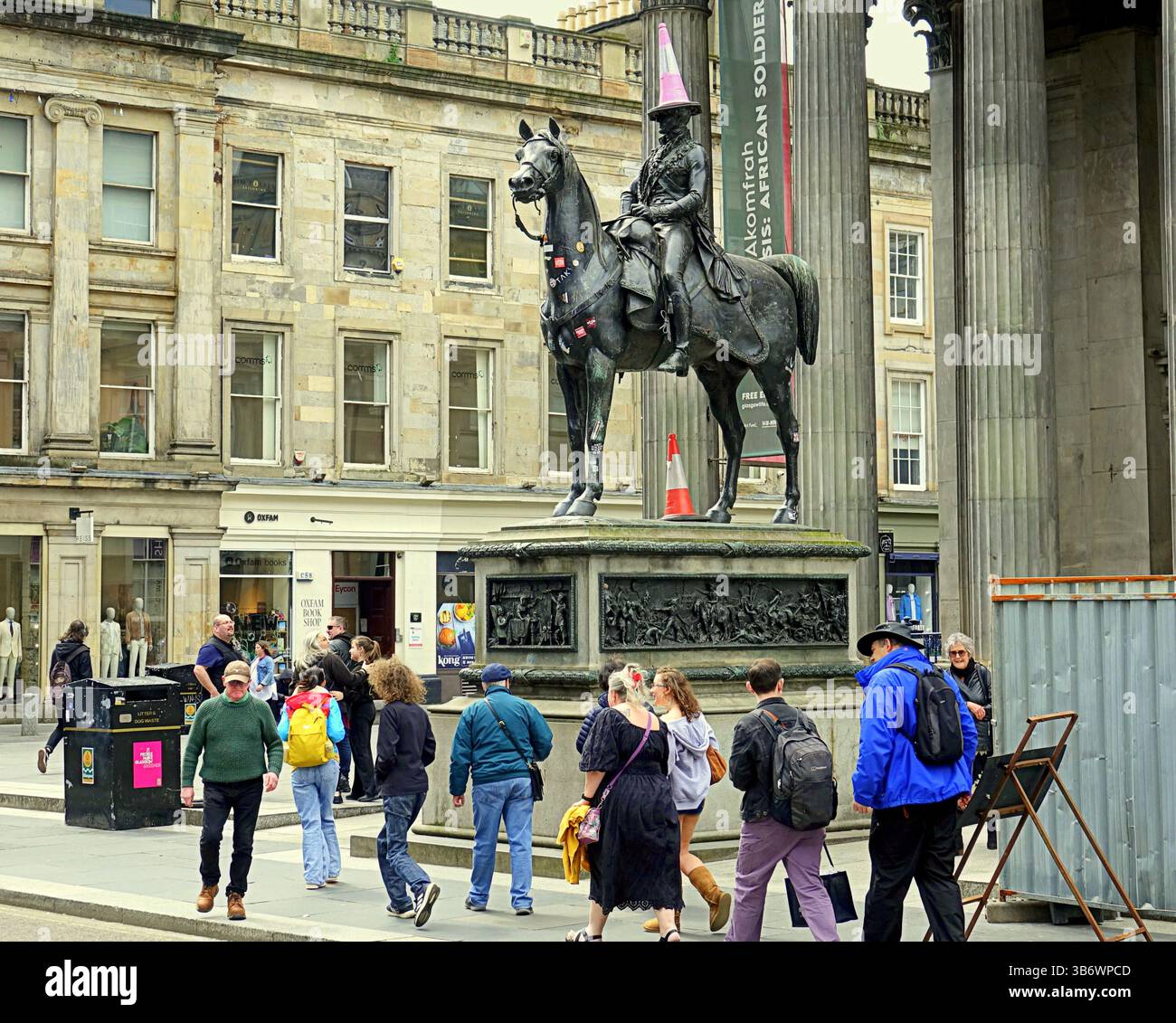 Glasgow, Scotland, UK. 4th May, 2025. Iconic Duke has a pink cone on ...