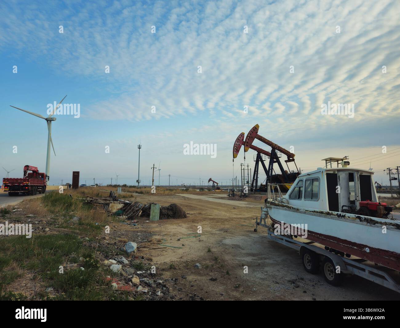 Abandoned utility pole hi-res stock photography and images - Alamy