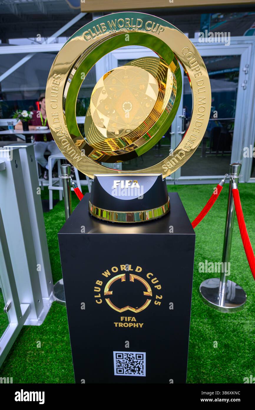 Complete set with 80 extra figures from the 2022 World Cup
