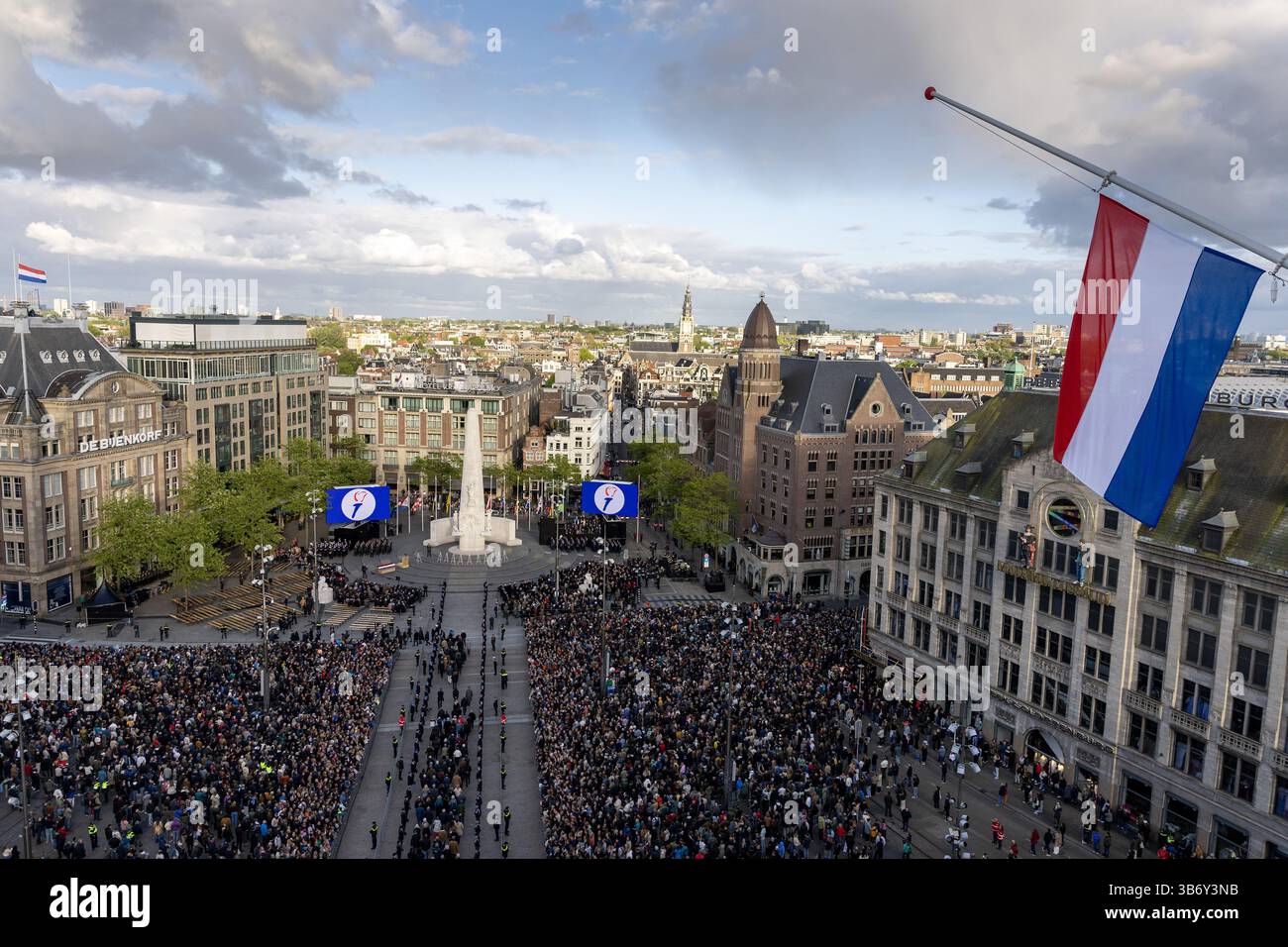 Da Square AMSTERDAM - Overview of the Dam prior to the National Remembrance Day ...