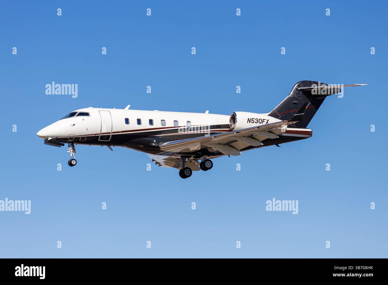 Flexjet challenger 300 airliner hi-res stock photography and