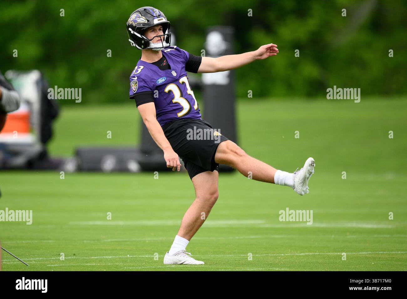 Tyler Loop Body Baltimore Ravens place kicker Tyler Loop (33) works out during NFL ...