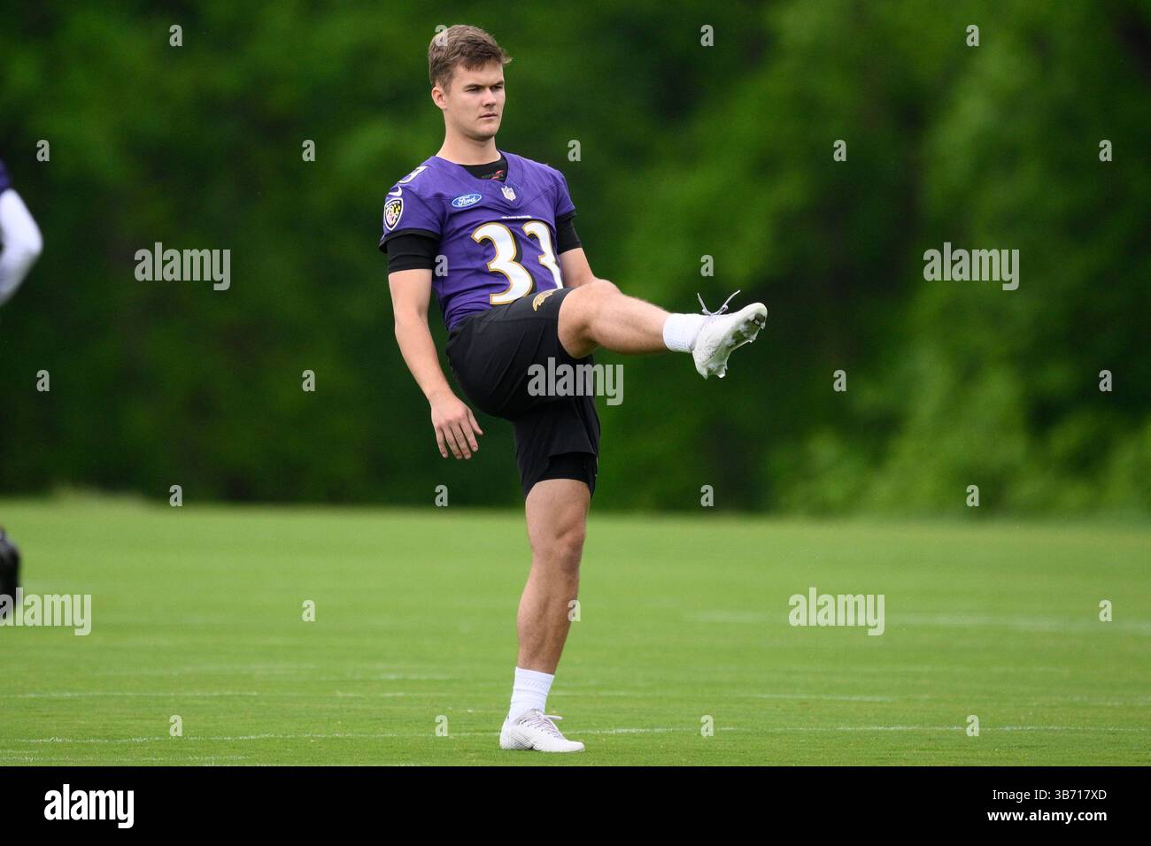 Tyler Loop Body Baltimore Ravens place kicker Tyler Loop (33) works out during NFL ...