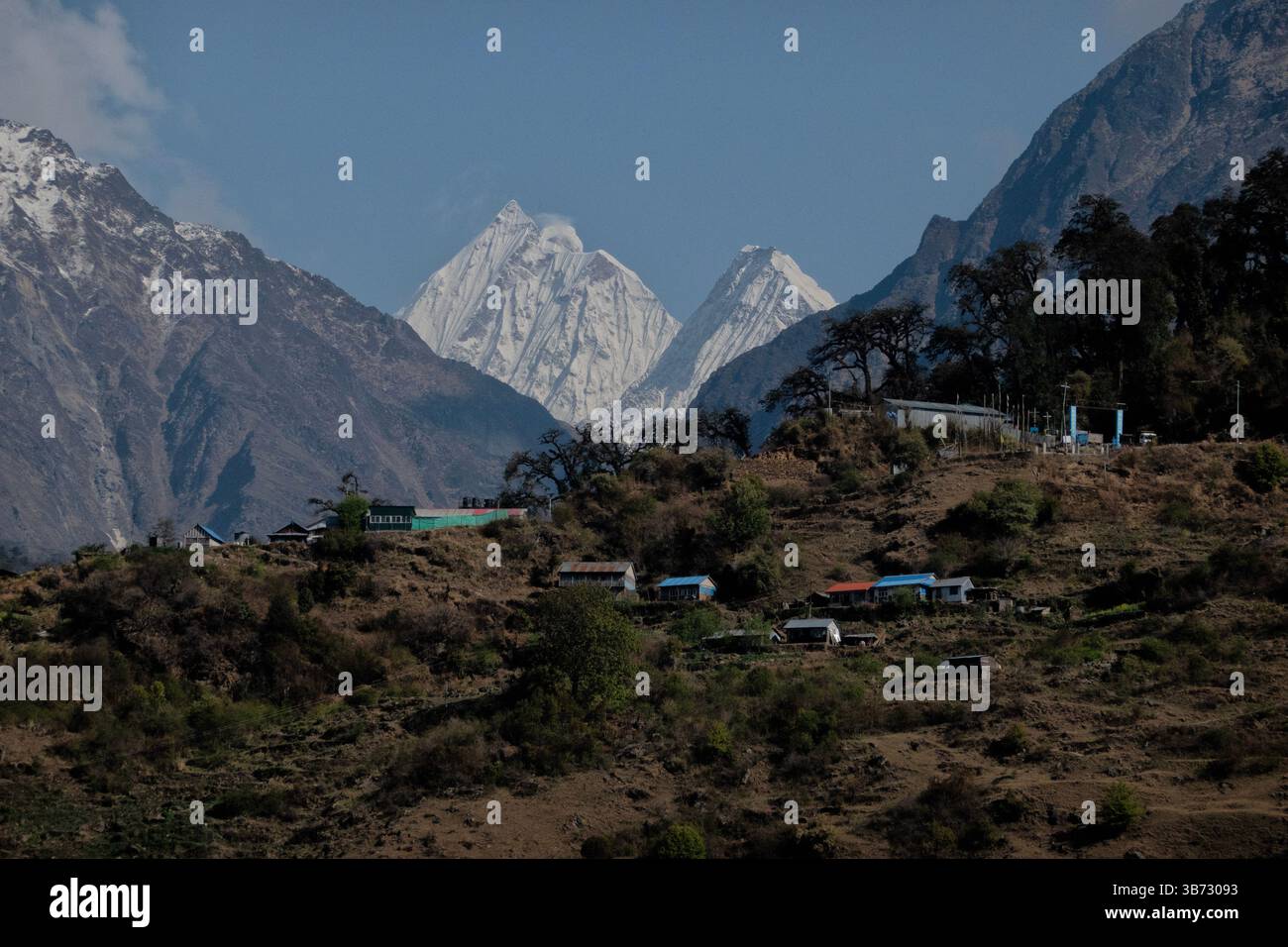 Peaks on the Tibetan border above Tatopani, seen from the Tamang Heritage Trail, Nepal Stock Photo
