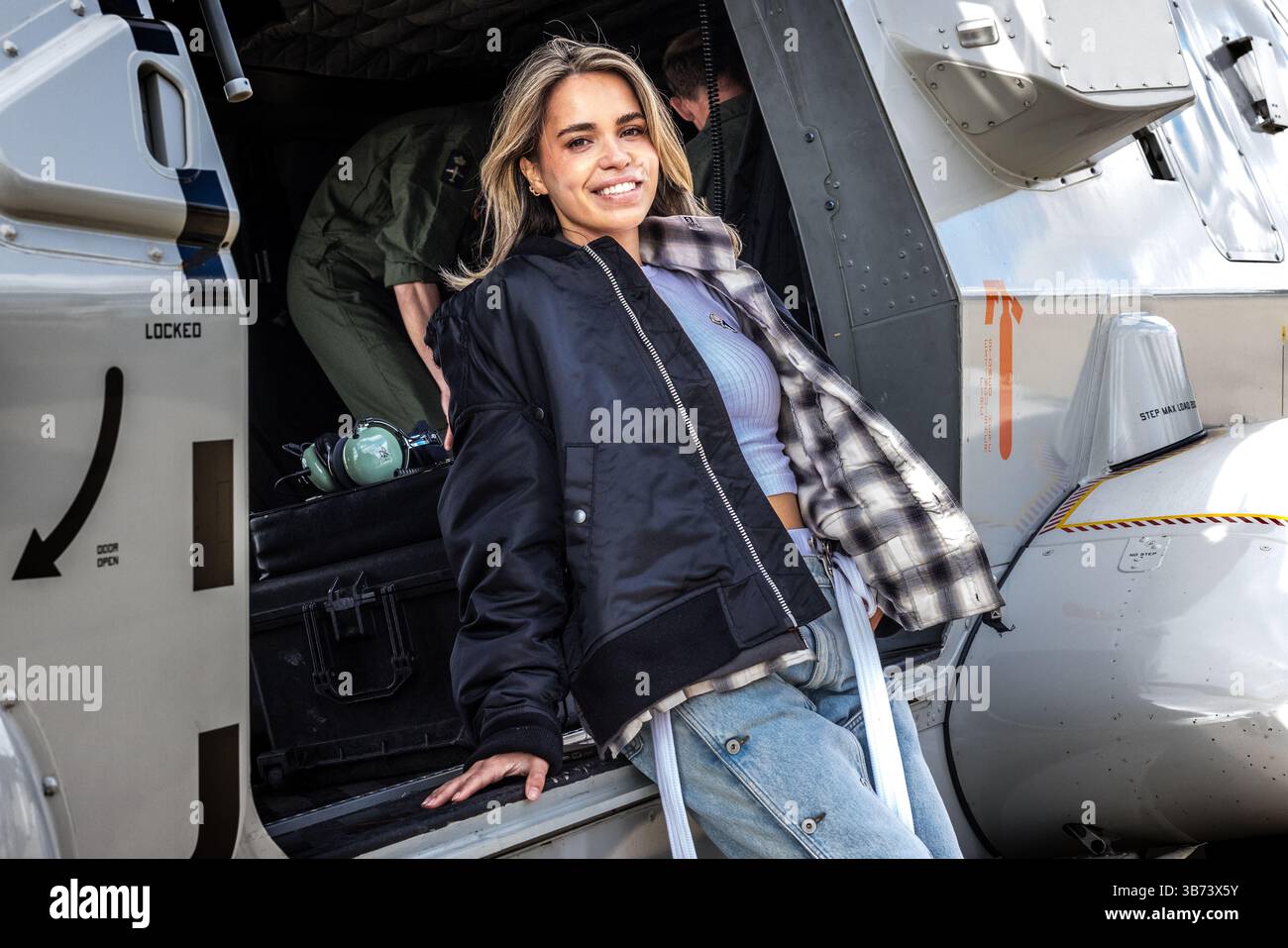 GILZE-RIJEN - Ambassador for Freedom Zoe Tauran at Gilze-Rijen Air Base. Ambassadors travel by helicopter to liberation festivals throughout the country. ANP ROB ENGELAAR netherlands out - belgium out Stock Photo