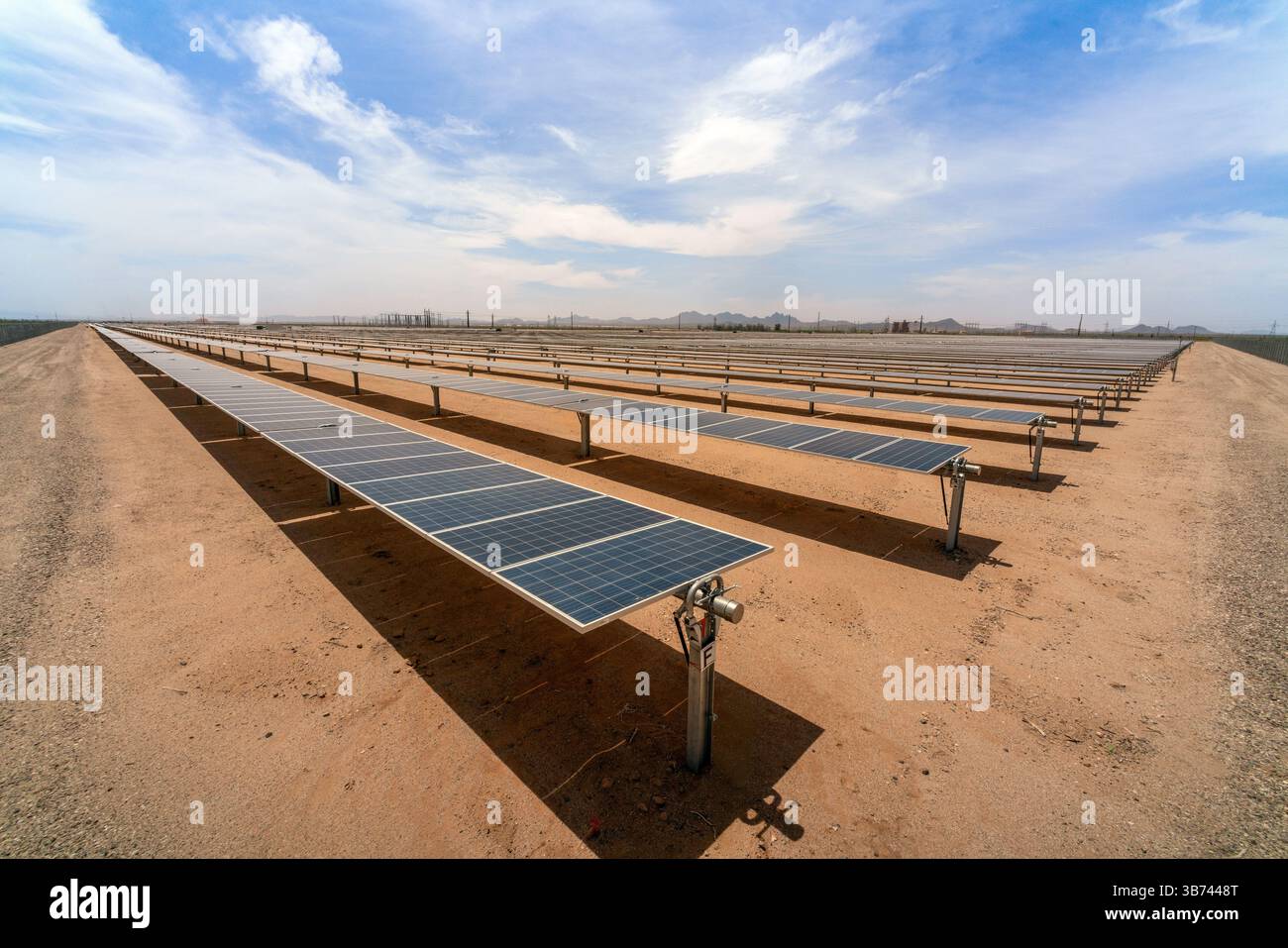 Solar panel array arizona hi-res stock photography and images - Alamy