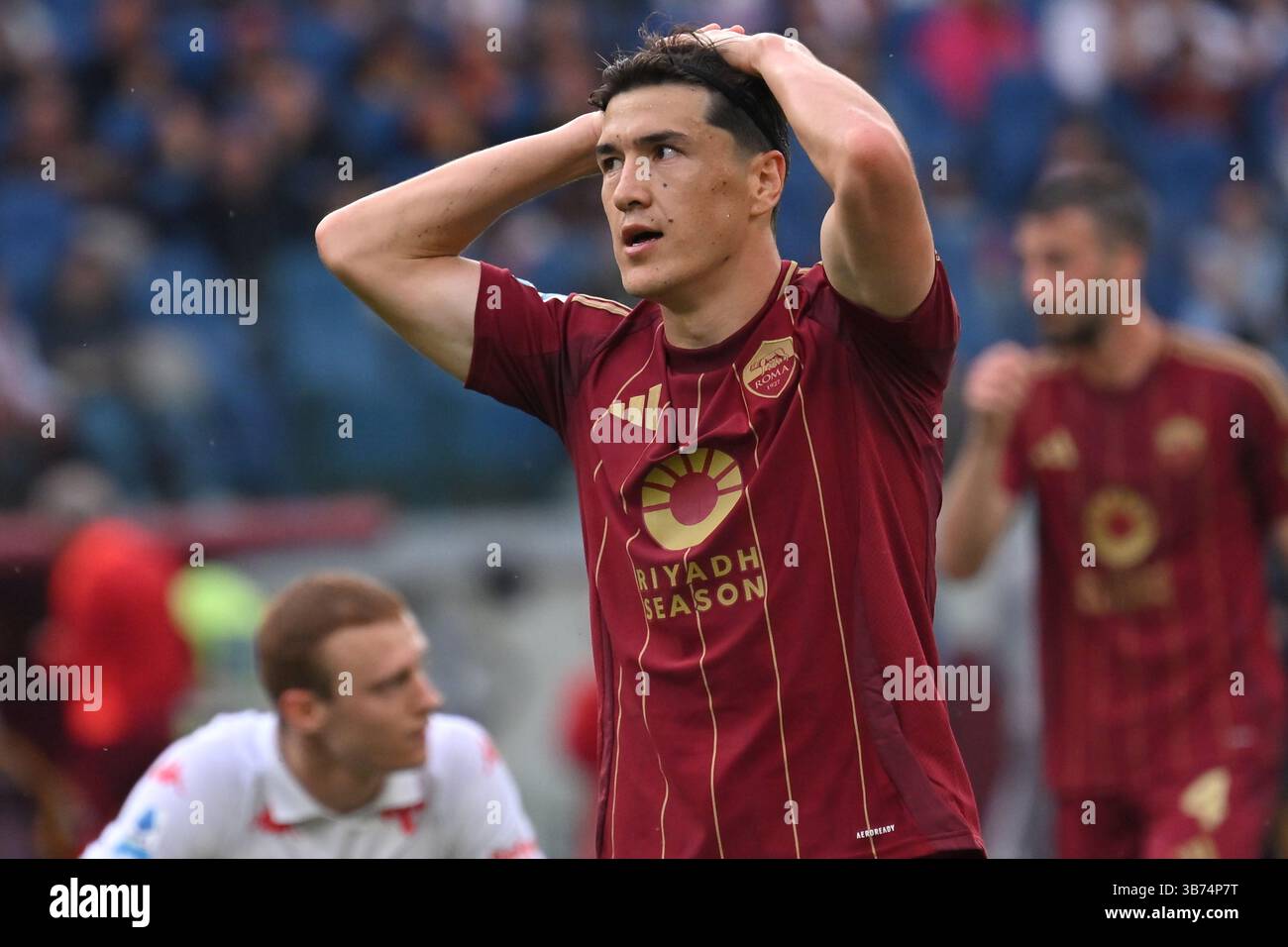 Eldor Shomurodov of AS Roma seen in action during the Serie A match