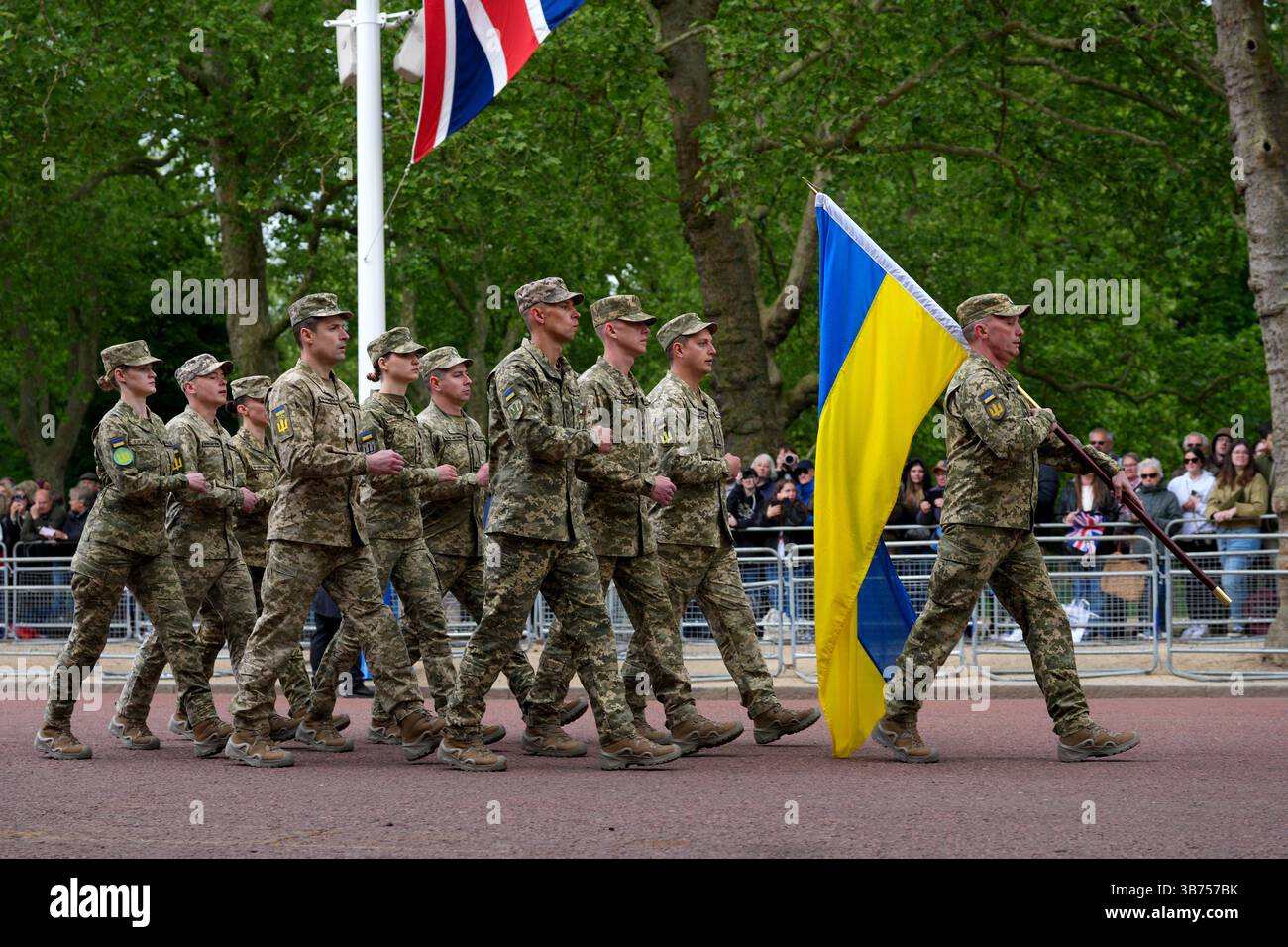 Members of the Ukrainian army forces during a military procession ...