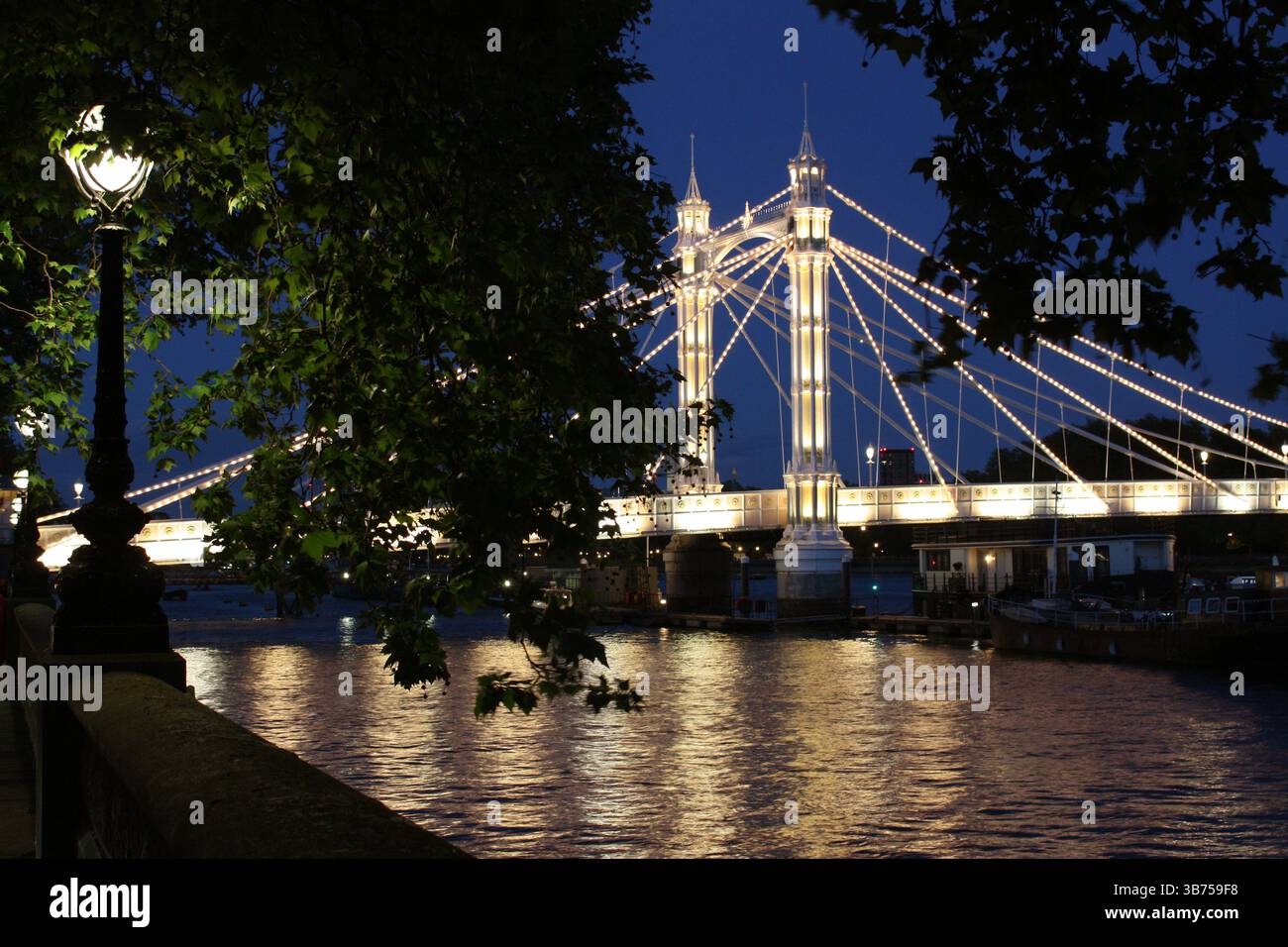 Romantic london bridge hi-res stock photography and images - Alamy