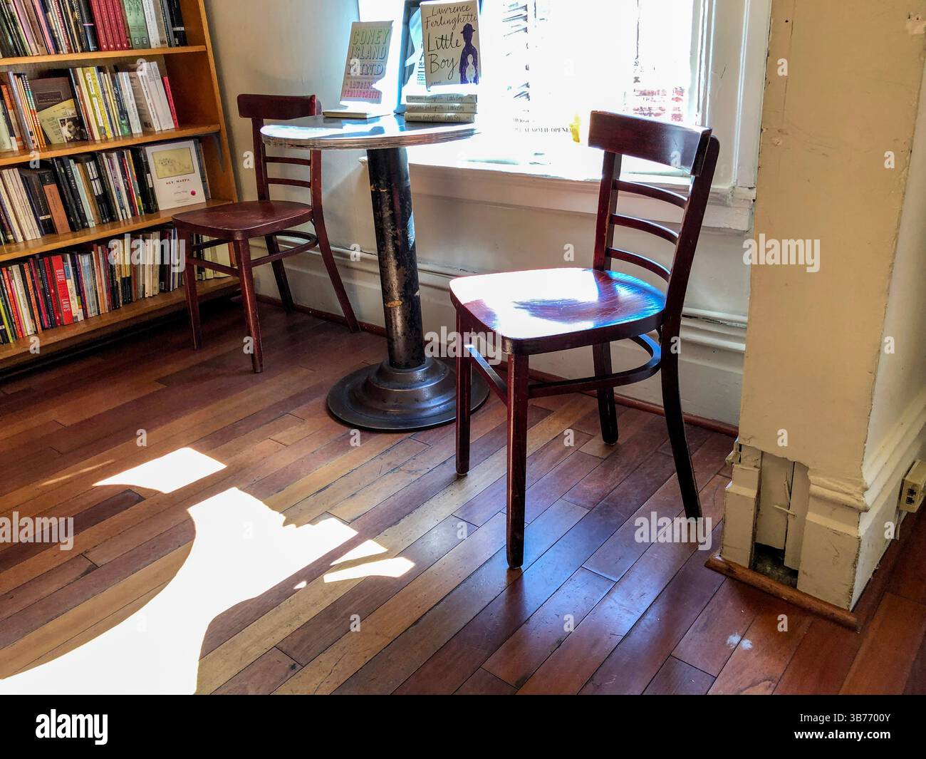 City Lights Bookstore is an independent shop in North Beach in San Francisco. Made famous by The Beat writers of the 50s and 60s. - Smartphone Captured Stock Image