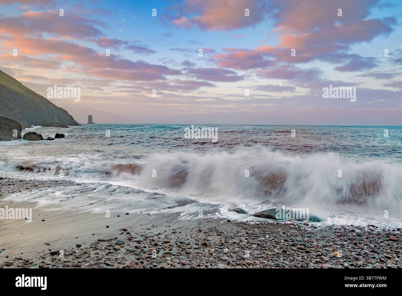 Sunrise at Kinard Beach with Captivating Waves County Kerry, Ireland ...