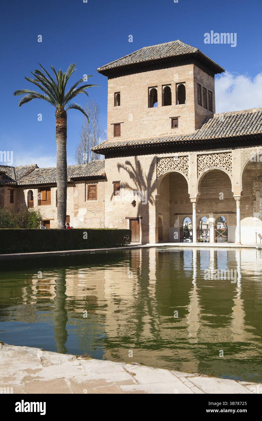 Ladies Tower (Torre de las Damas) and Gardens of the Partal at the ...