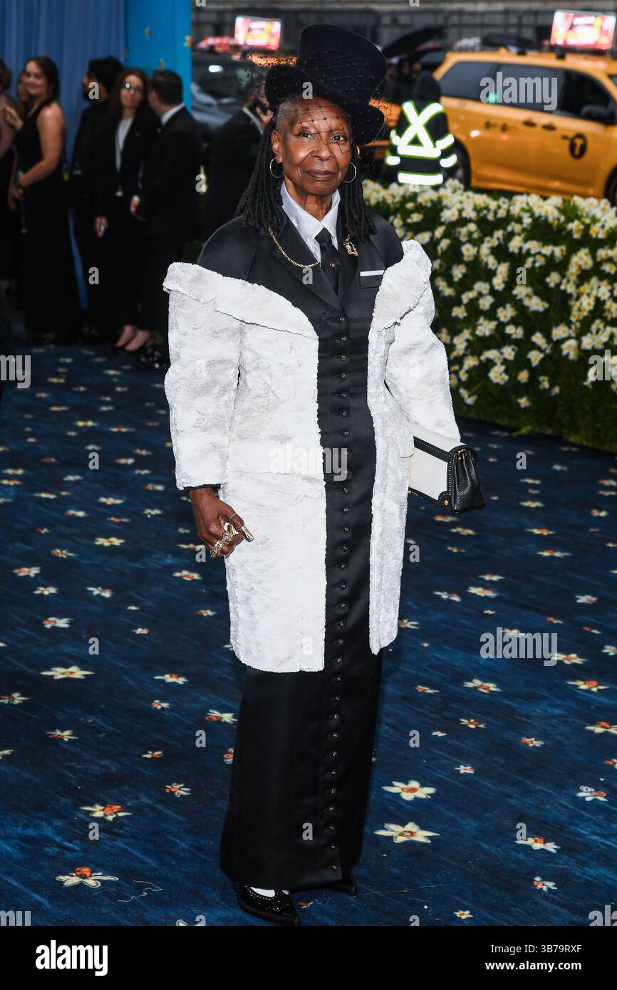 New York, USA. 05th May, 2025. Whoopi Goldberg walking on the red ...