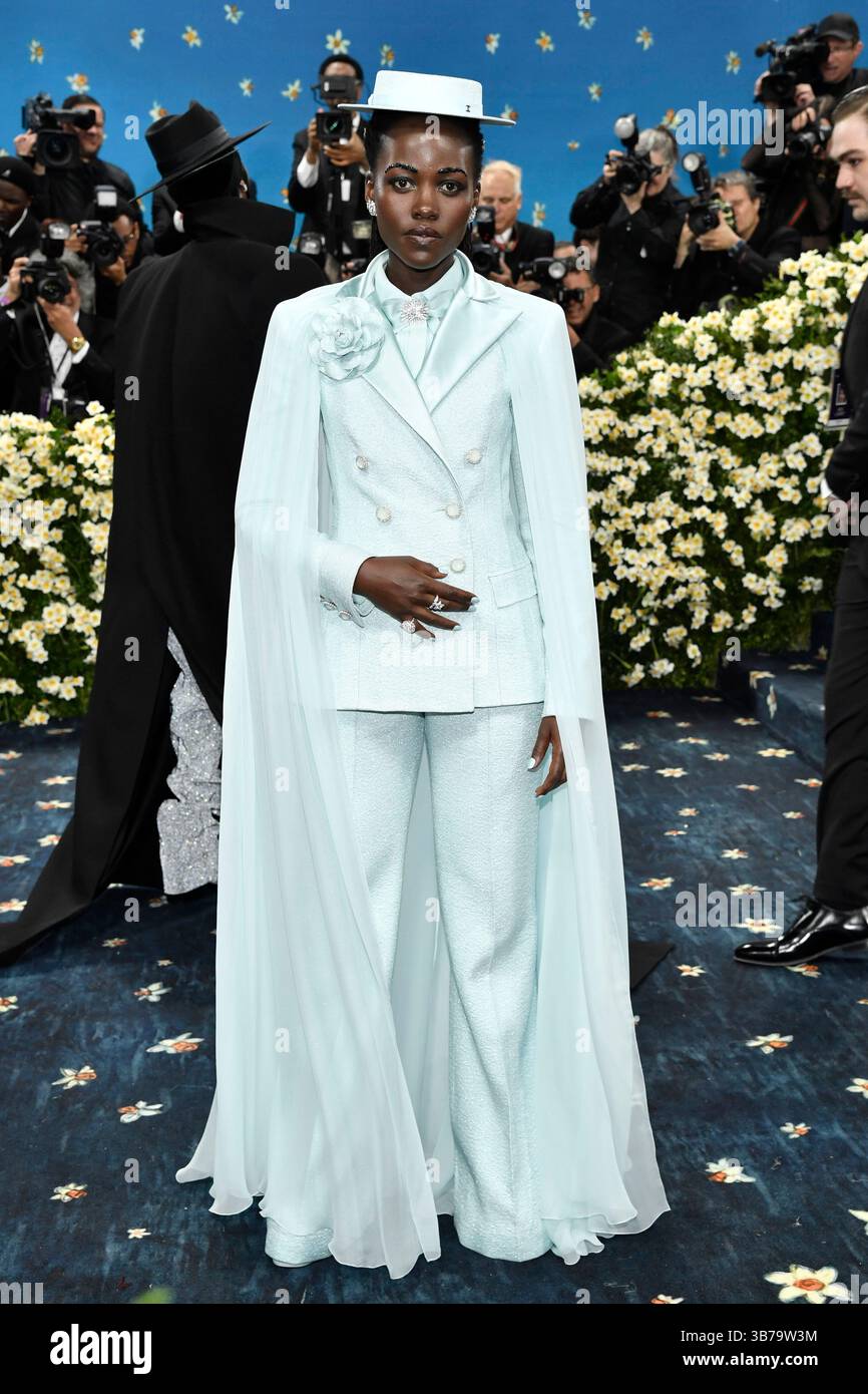 Lupita Nyong'o attends The Metropolitan Museum of Art's Costume(01)
