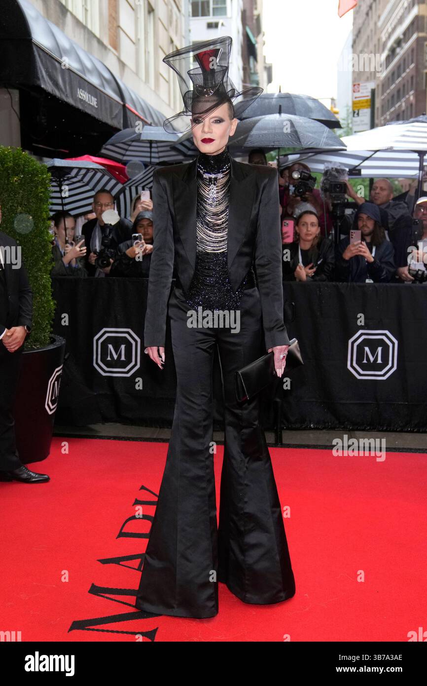Jordan Roth departs The Mark Hotel prior to attending The Metropolitan ...